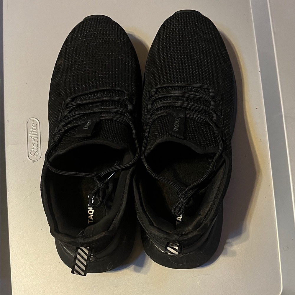 Stylish Black Men's Sneakers